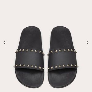 Valentino rockstud pool slides
